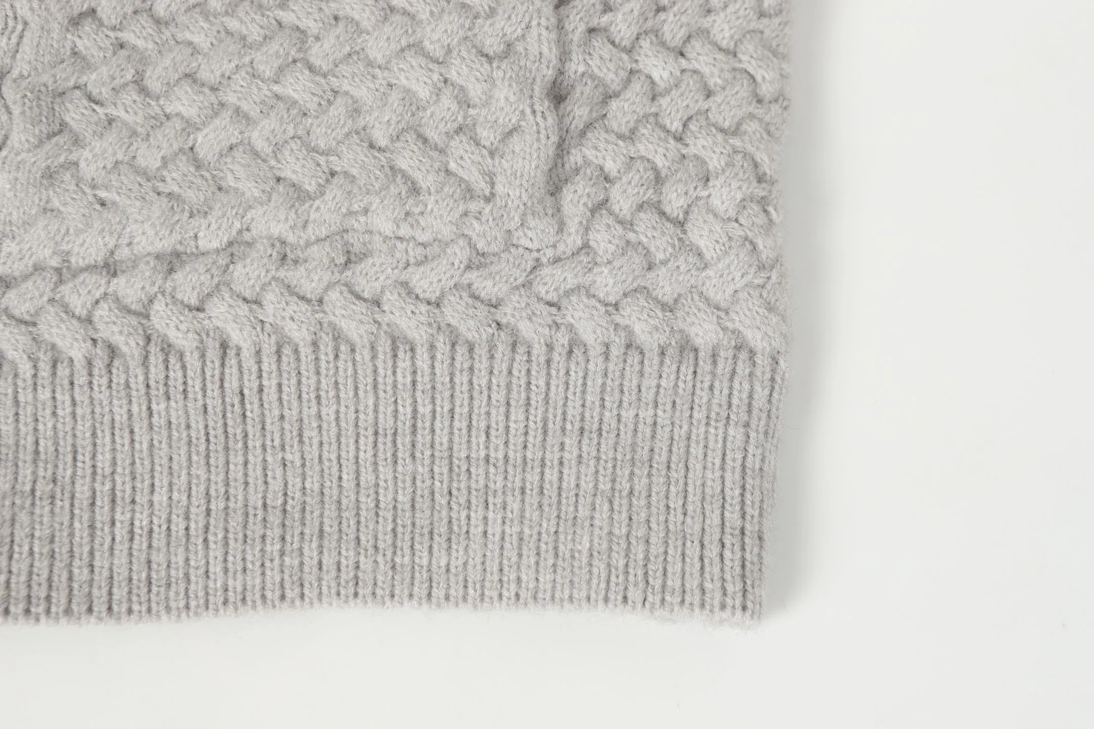 P300 #M904 - Chrome Hearts/Chrome Hearts Heavy Industry Sanskrit appliquéd embroidered cardigan knitted sweater - High weight, high density and high quality. The wool is soft, delicate and skin-friendly. It feels soft and silky. It has excellent warmth and skin-friendly properties. - Customized weaving and dyeing, no color difference. No matter the fabric or workmanship details, it is the ordinary version on the market. - Hardware zipper accessories are all customized, full of details -Colour: light gray black -Size: S M L XL